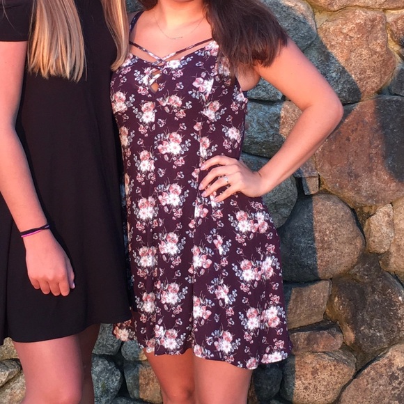 Floral Criss-Cross Dress - Picture 2 of 4